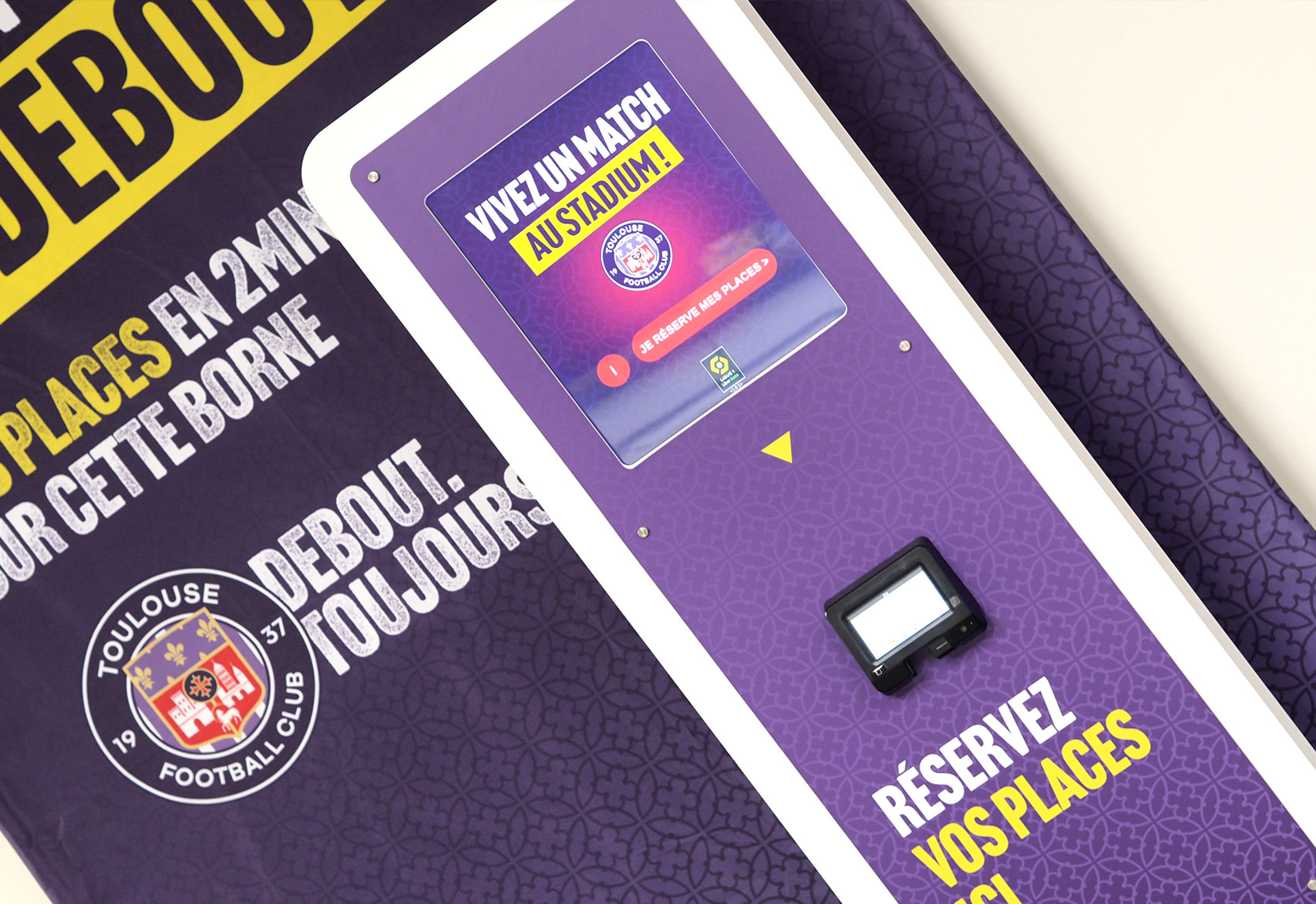 Una Ticket Station con i colori del Toulouse Football Club