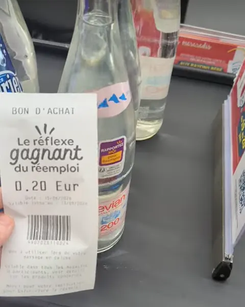 Bon d'achat imprimé au retour de l'emballage
