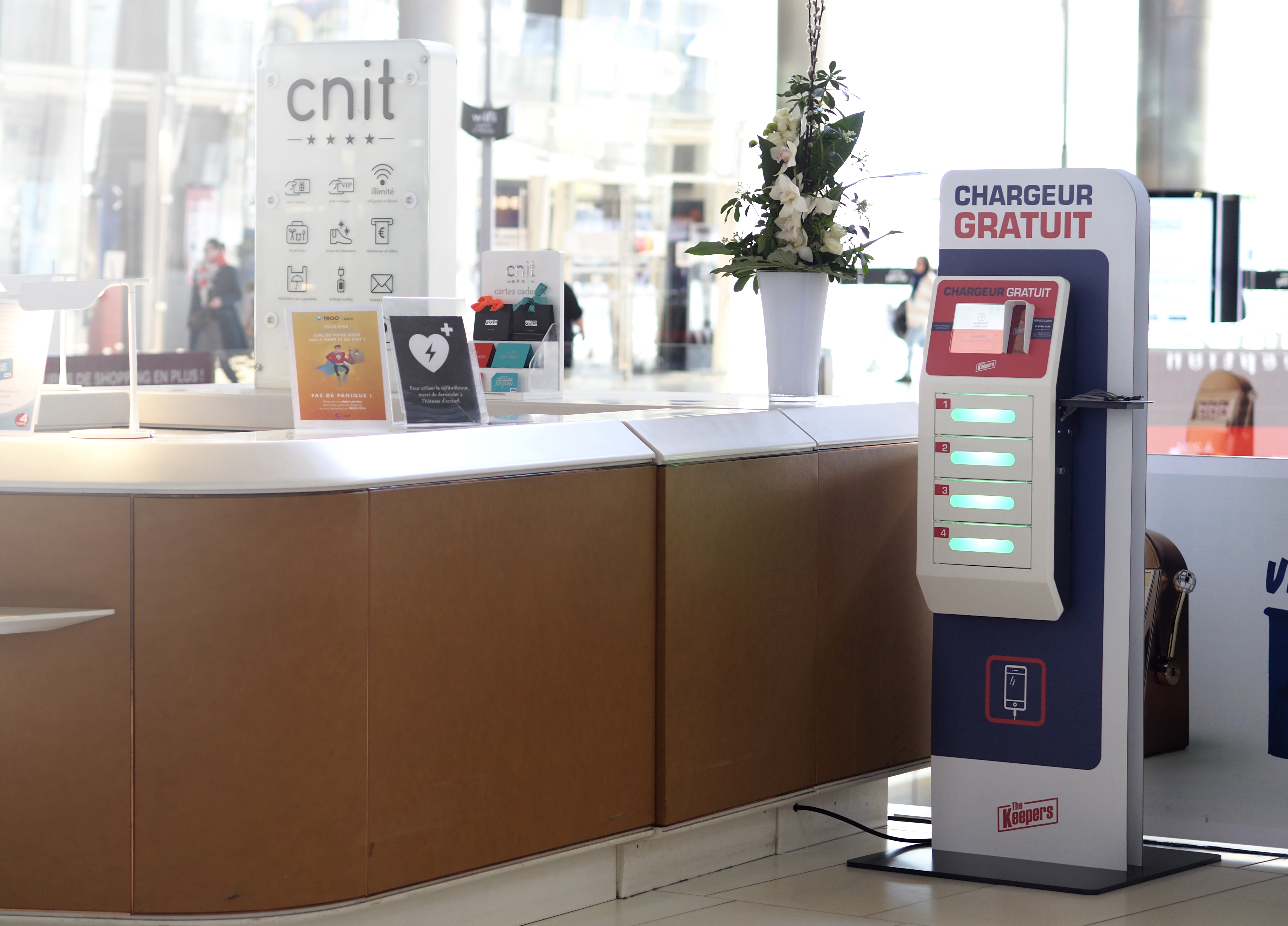 Service de recharge de téléphones pour salle d'attente en Gare 